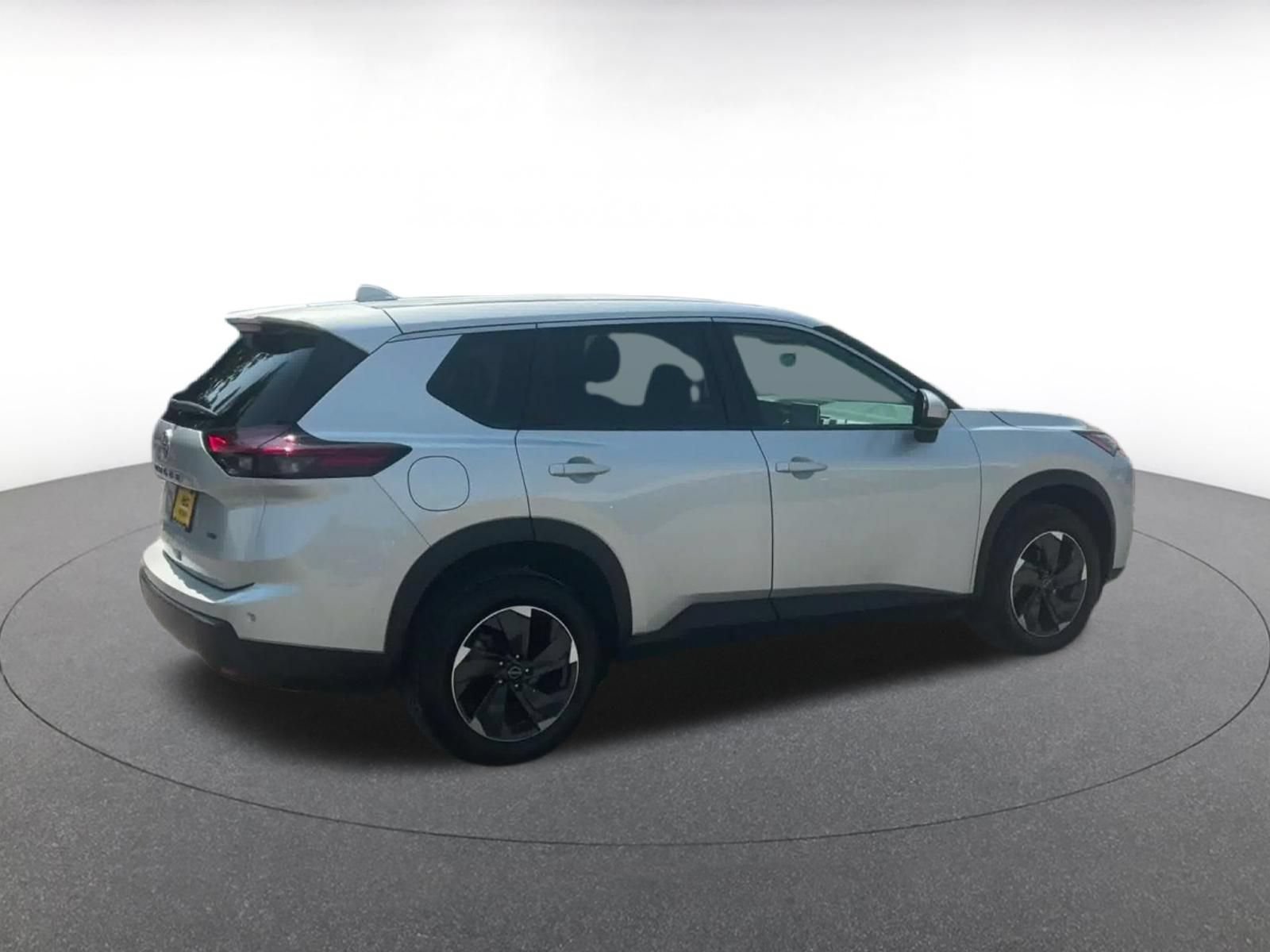 Used 2025 Nissan Rogue SV AWD/4WD image 11