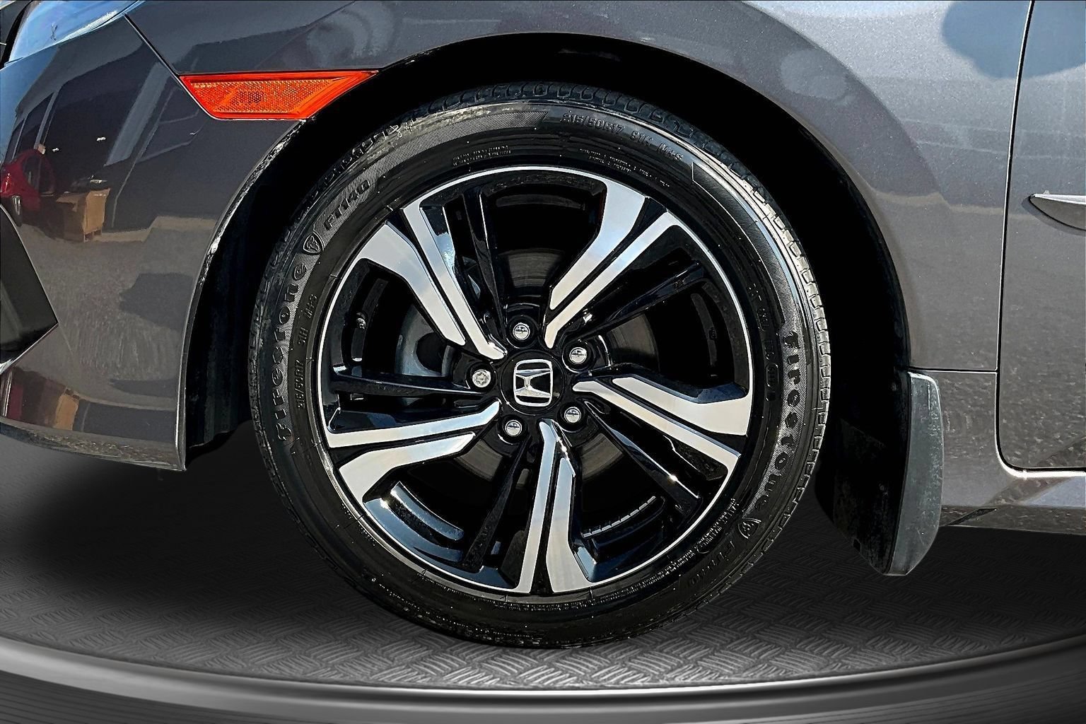 Used 2018 Honda Civic Touring image 33