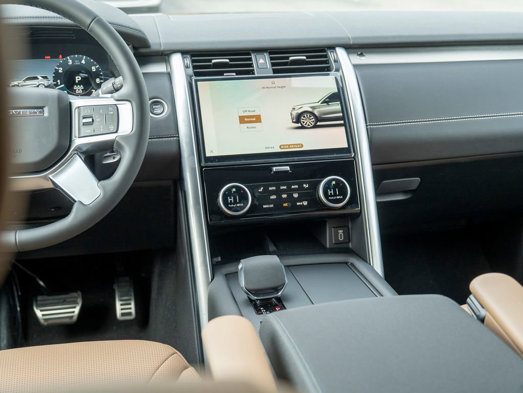 New 2026 Land Rover Discovery Limited Edition AWD/4WD image 20