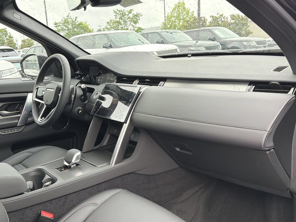 New 2026 Land Rover Discovery Sport Landmark AWD/4WD image 17