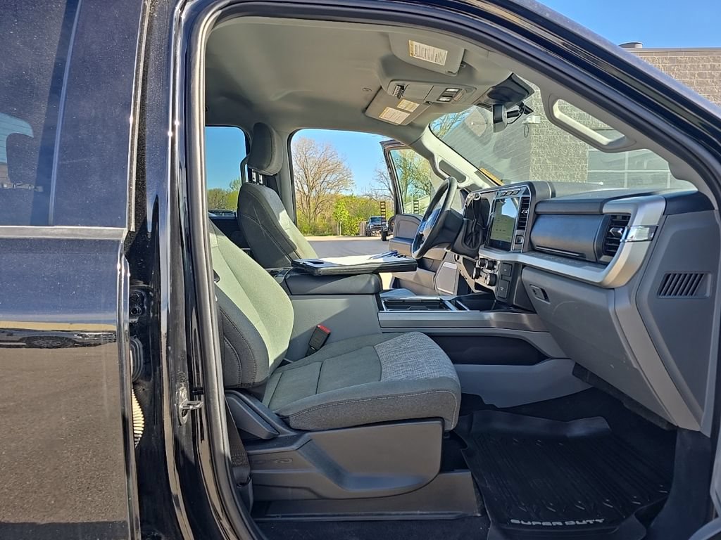 Used 2023 Ford F250 XLT w/ XLT Premium Package AWD/4WD image 17