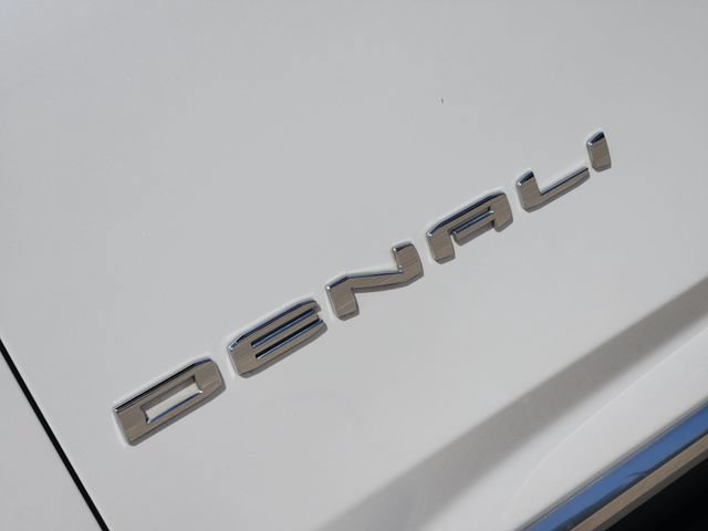 Used 2022 GMC Yukon Denali w/ Denali Premium Package AWD/4WD image 12