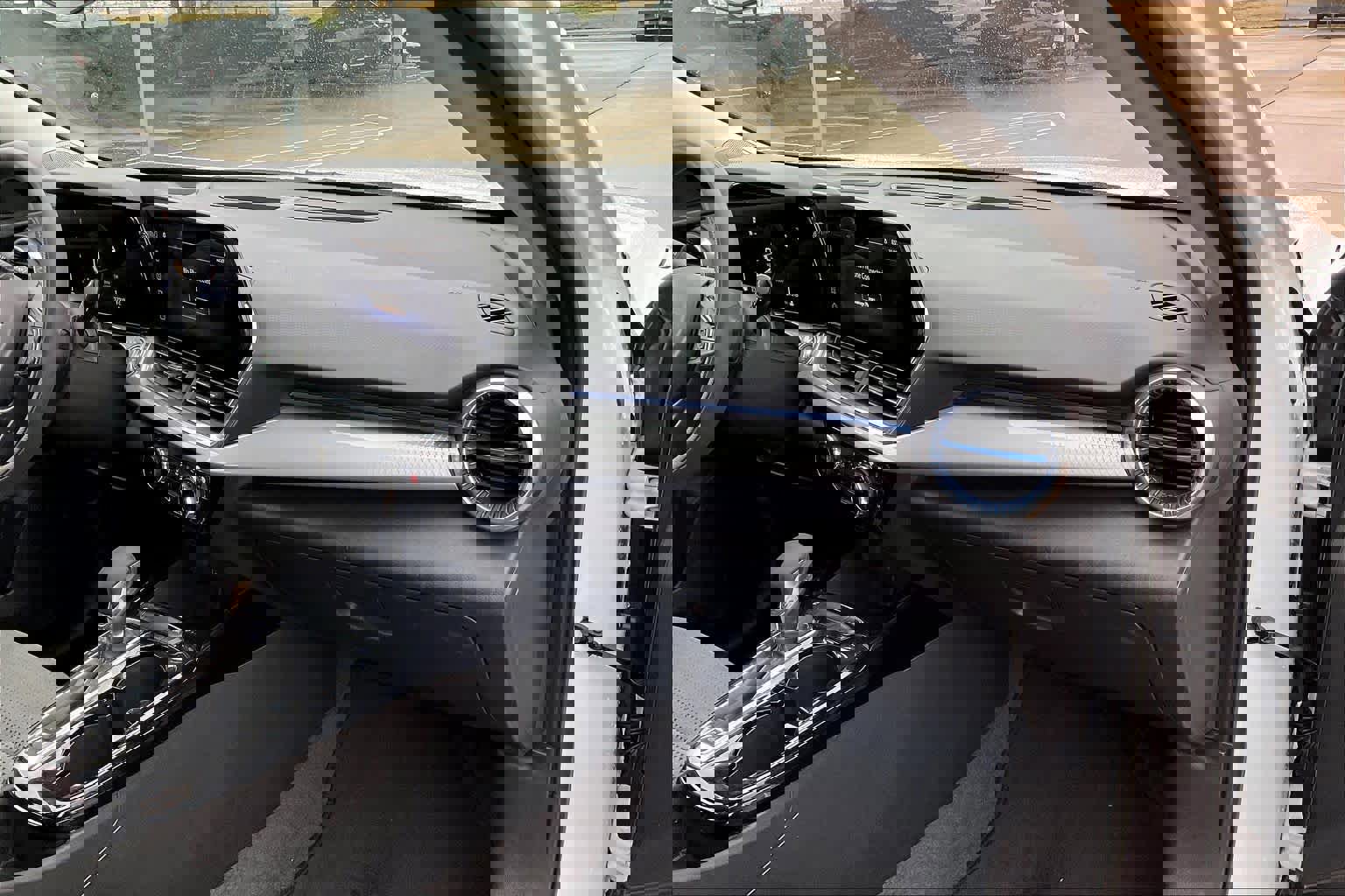 Certified 2025 Chevrolet Trax LT image 18