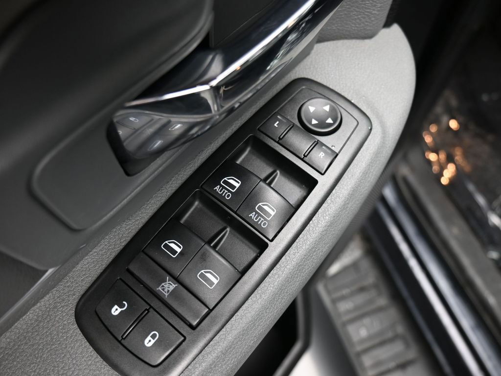 Used 2014 RAM 1500 Classic SLT image 31