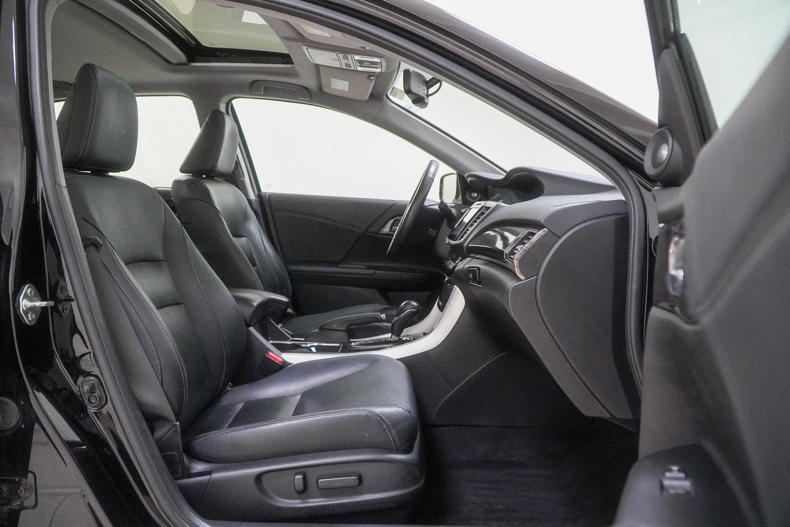 Used 2016 Honda Accord EX-L image 37