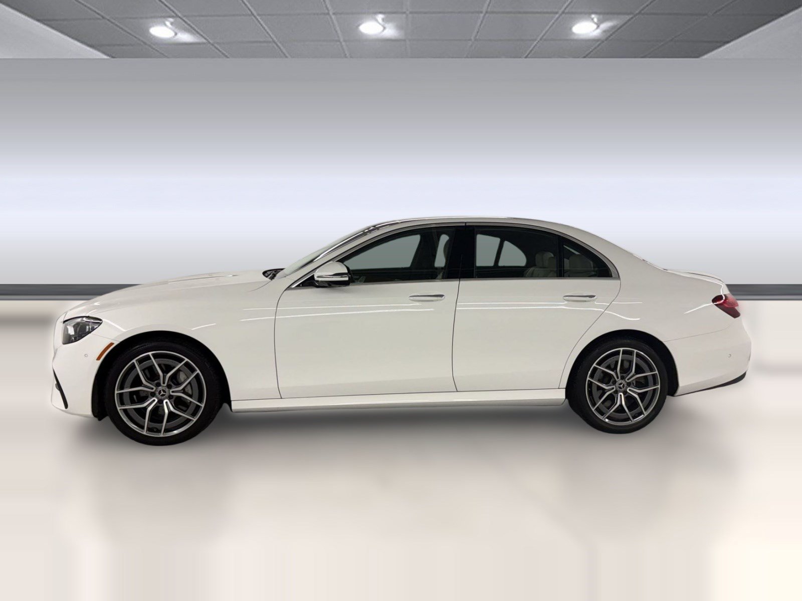 Used 2021 Mercedes-Benz E 450 4MATIC Sedan image 2