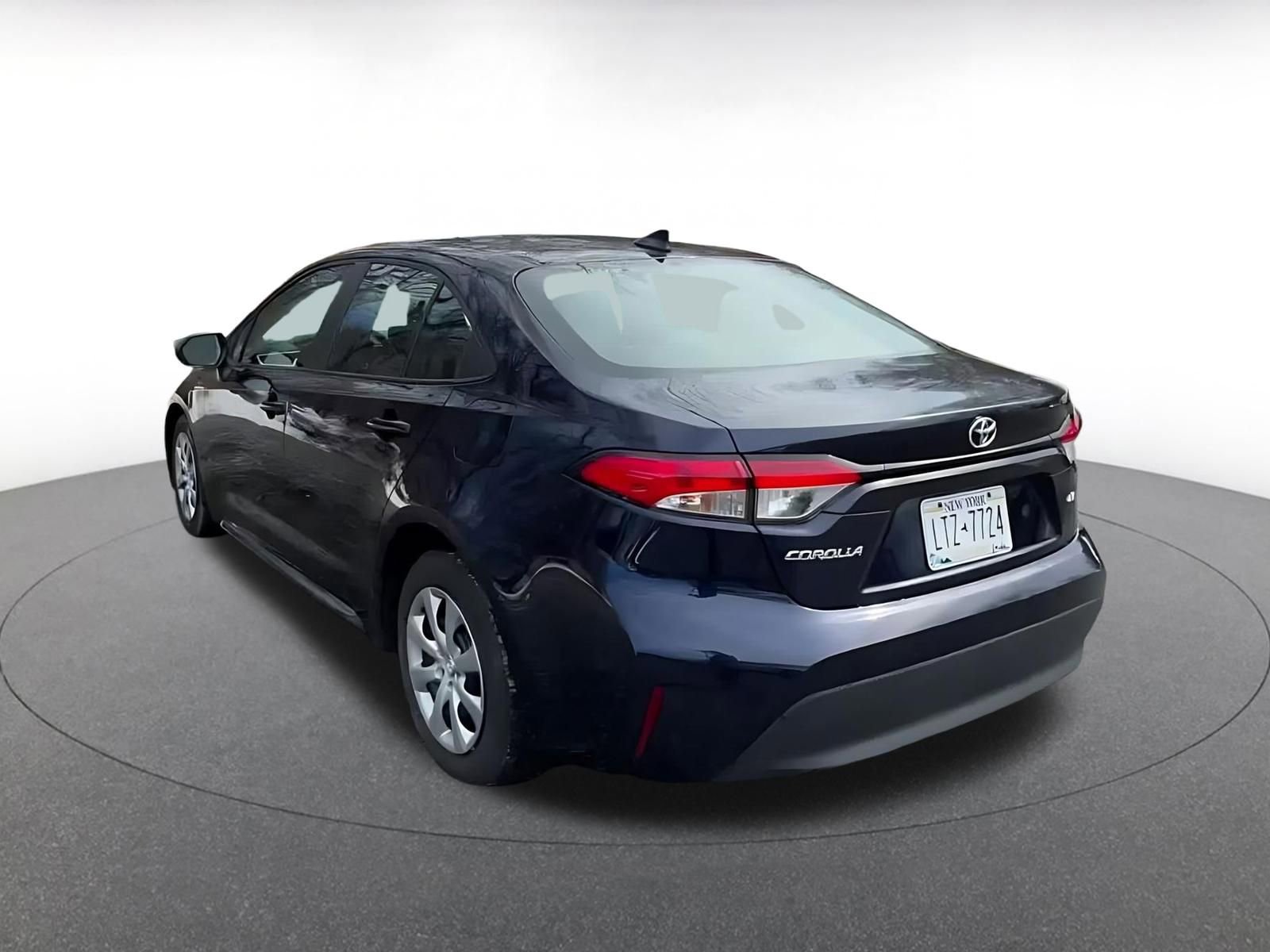 Used 2025 Toyota Corolla LE image 11