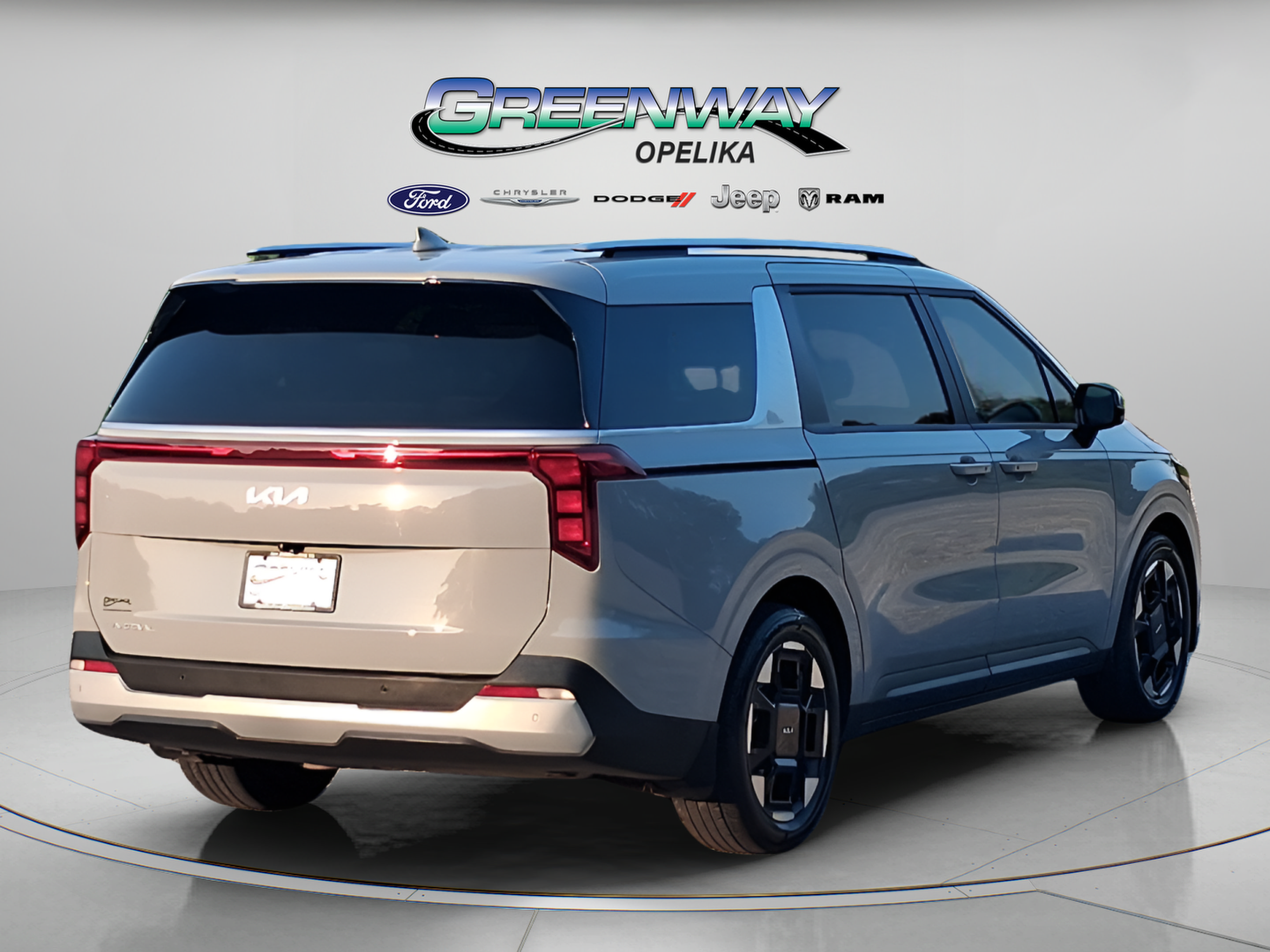 Used 2025 Kia Carnival EX FWD image 7