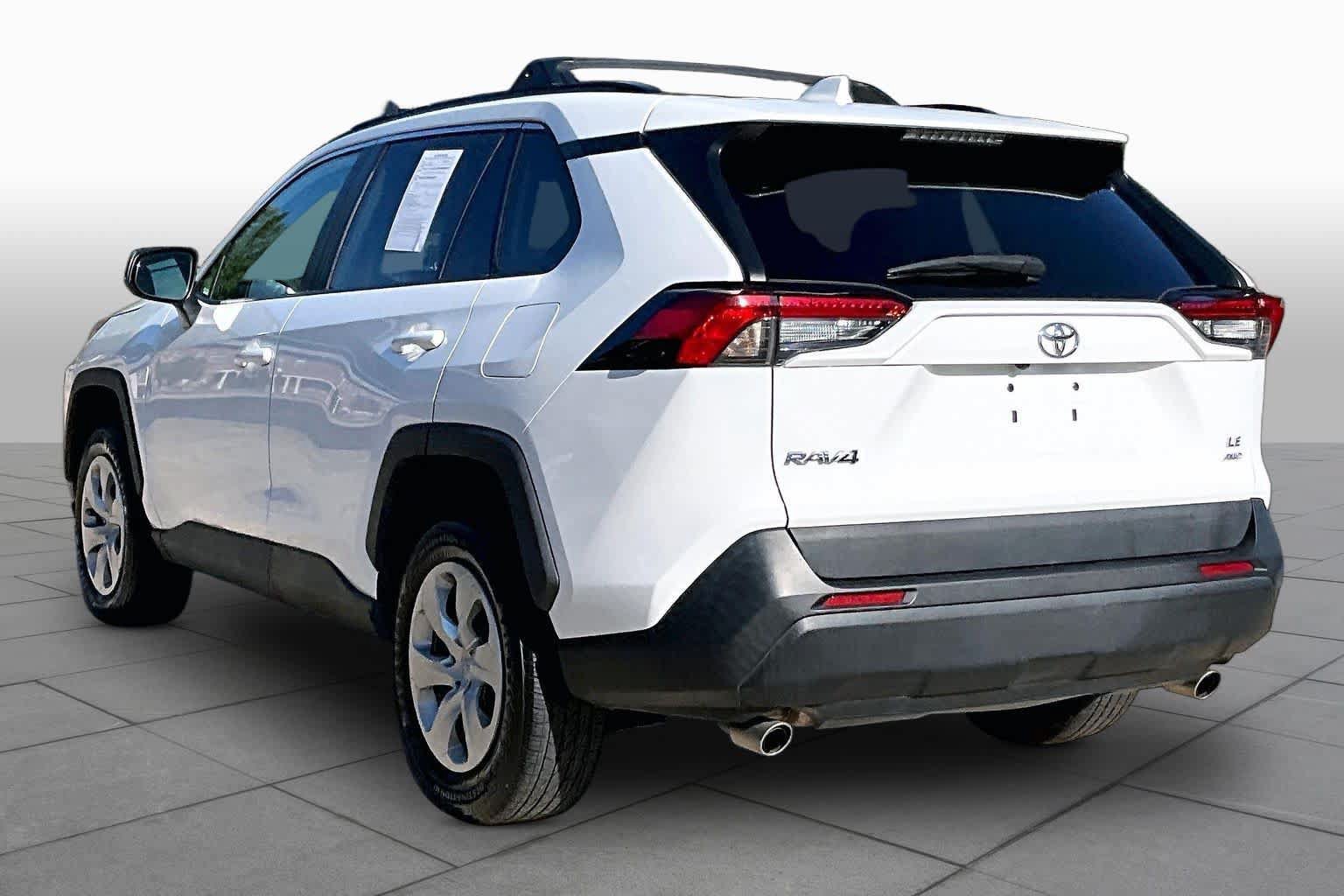 Used 2021 Toyota RAV4 LE AWD/4WD image 12