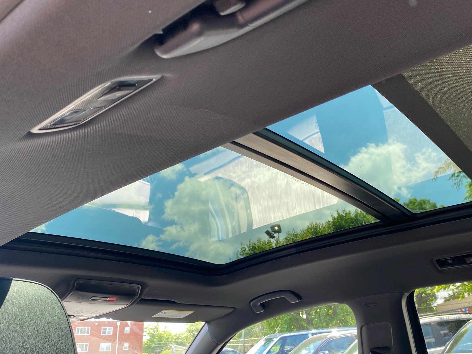 Certified 2023 Volkswagen Atlas Cross Sport SE w/ Panoramic Sunroof Package AWD/4WD image 21