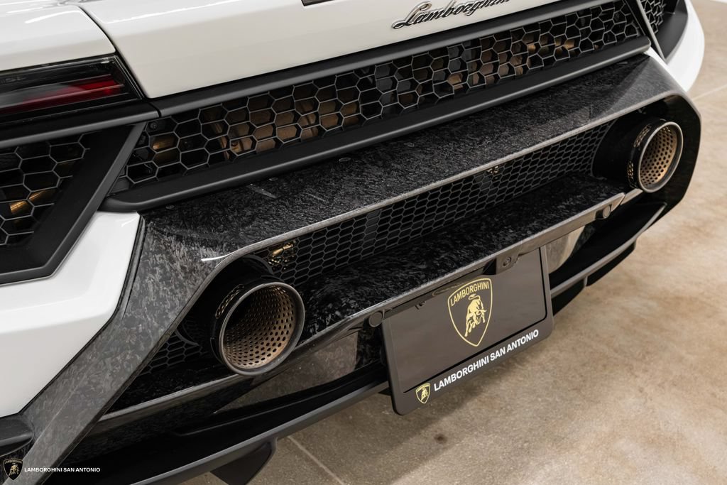 Used 2019 Lamborghini Huracan Performante AWD/4WD image 23
