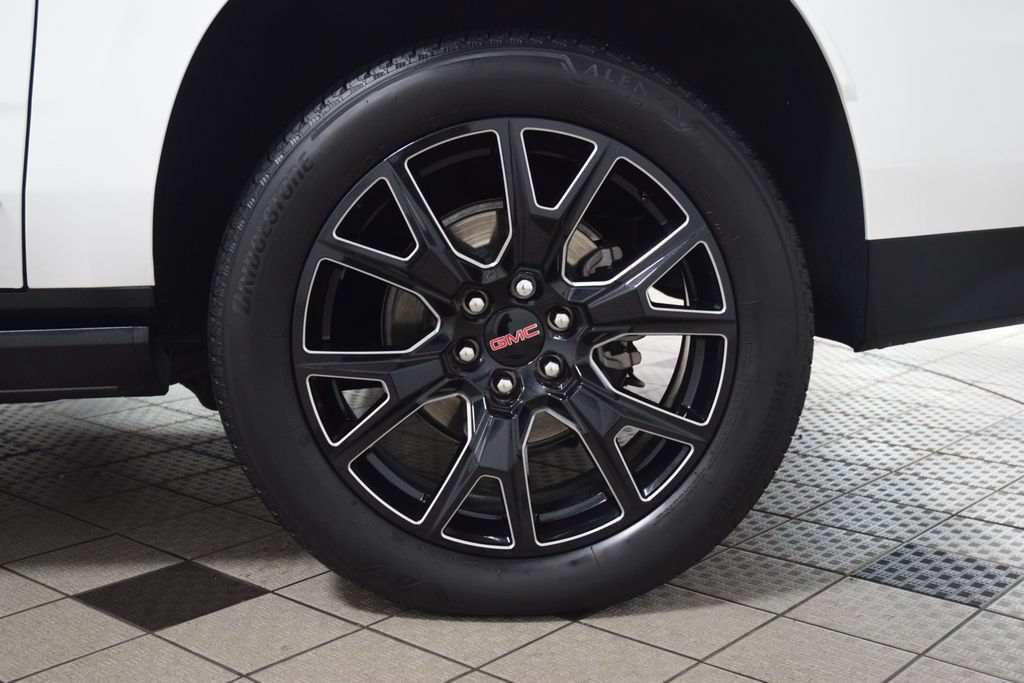 Used 2024 GMC Yukon XL Denali AWD/4WD image 29