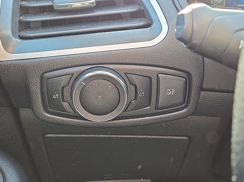 Used 2024 Ford Edge SE image 25