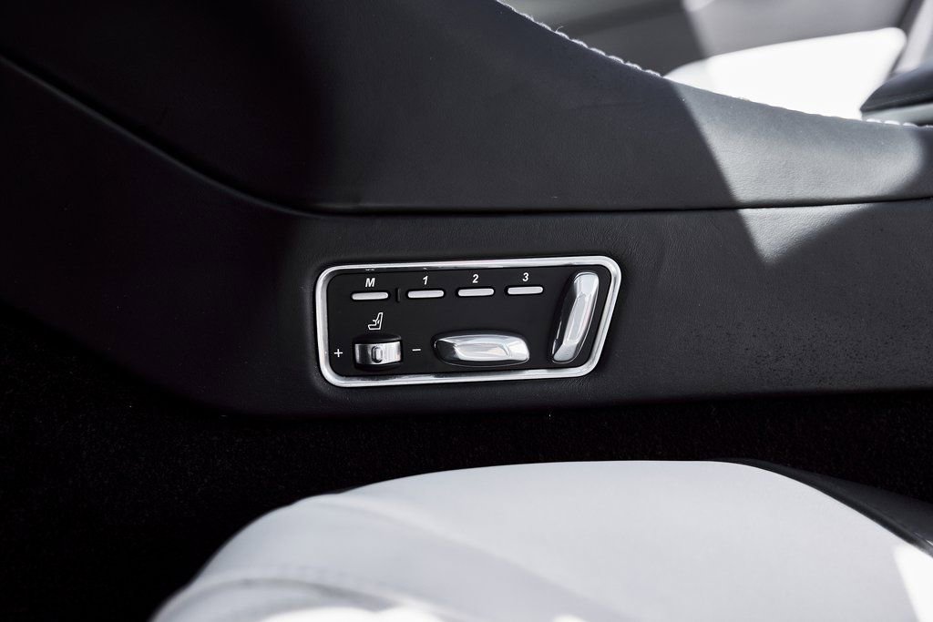 Used 2017 Aston Martin Vanquish S image 44