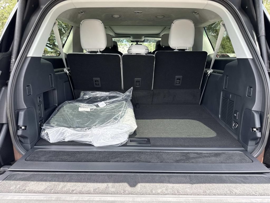 New 2026 Lincoln Navigator L Black Label AWD/4WD image 11