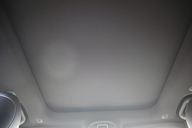 New 2025 Jeep Grand Cherokee Limited w/ Black Appearance Package image 12