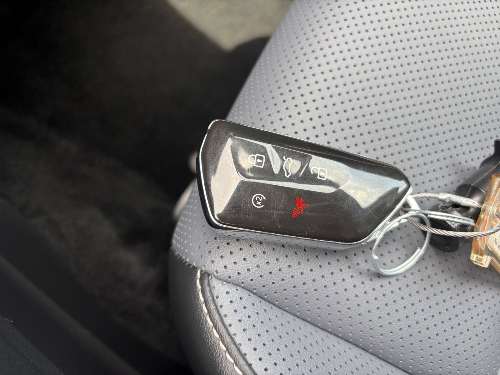 Used 2026 Volkswagen Tiguan SE AWD/4WD image 25