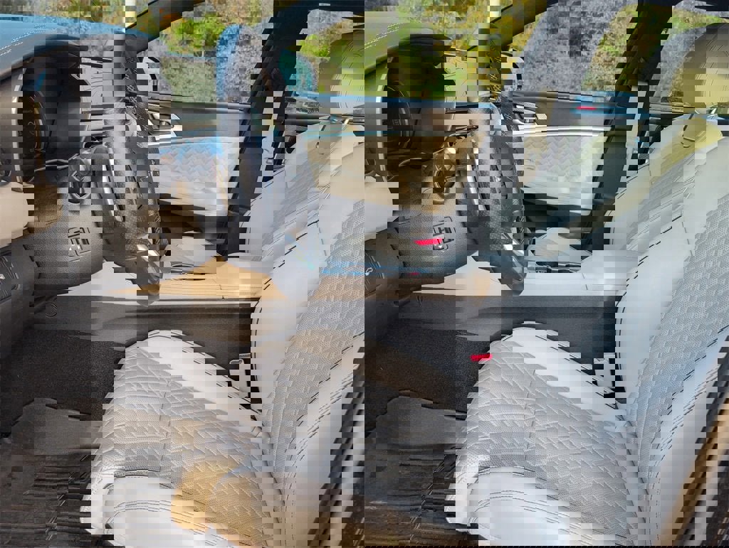 Used 2022 Genesis G70 3.3T image 13