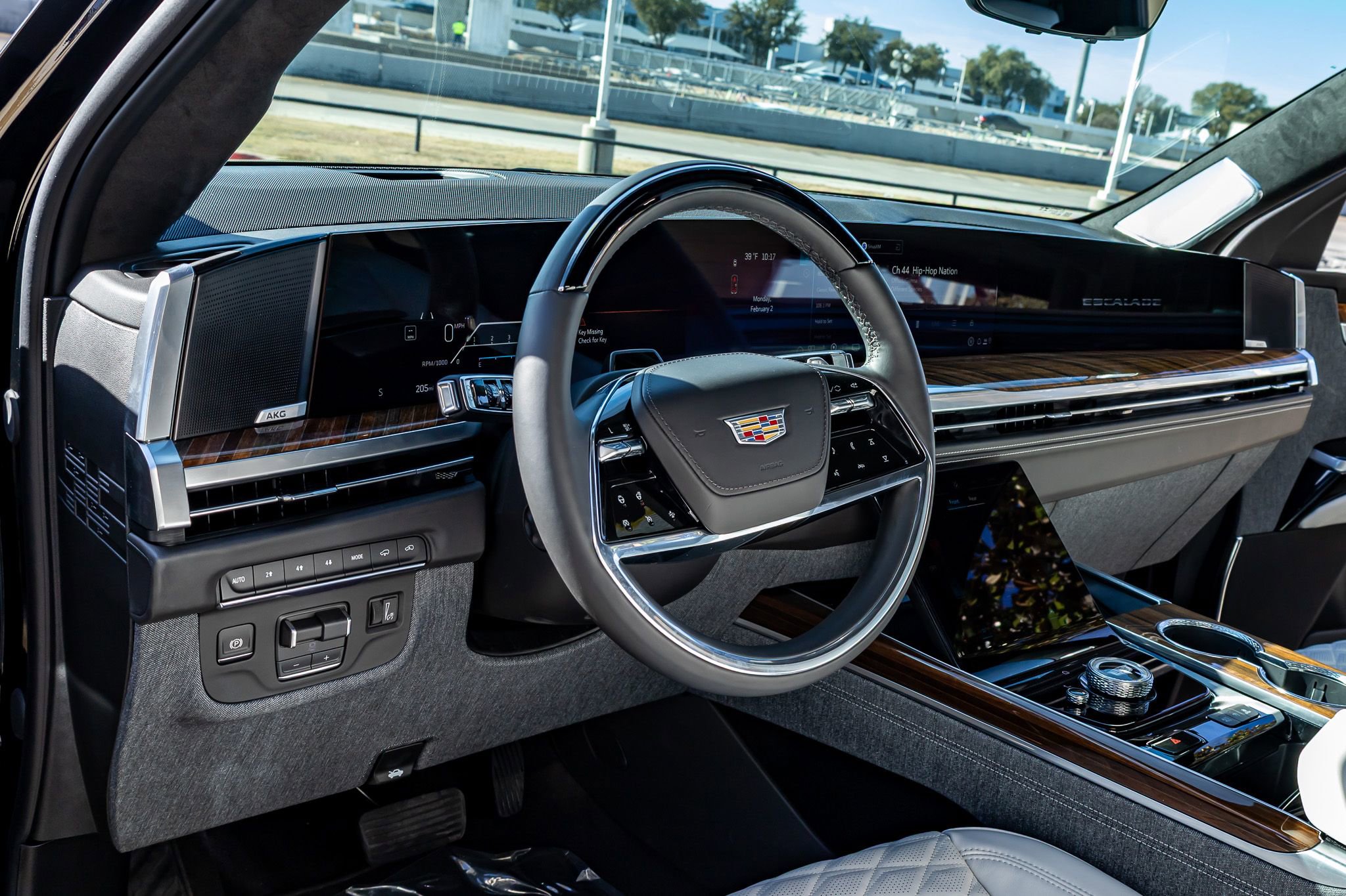 Used 2026 Cadillac Escalade ESV Platinum Sport w/ LPO, ONYX Package image 17