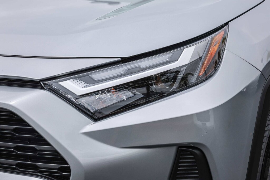 Certified 2025 Toyota RAV4 XLE FWD image 19