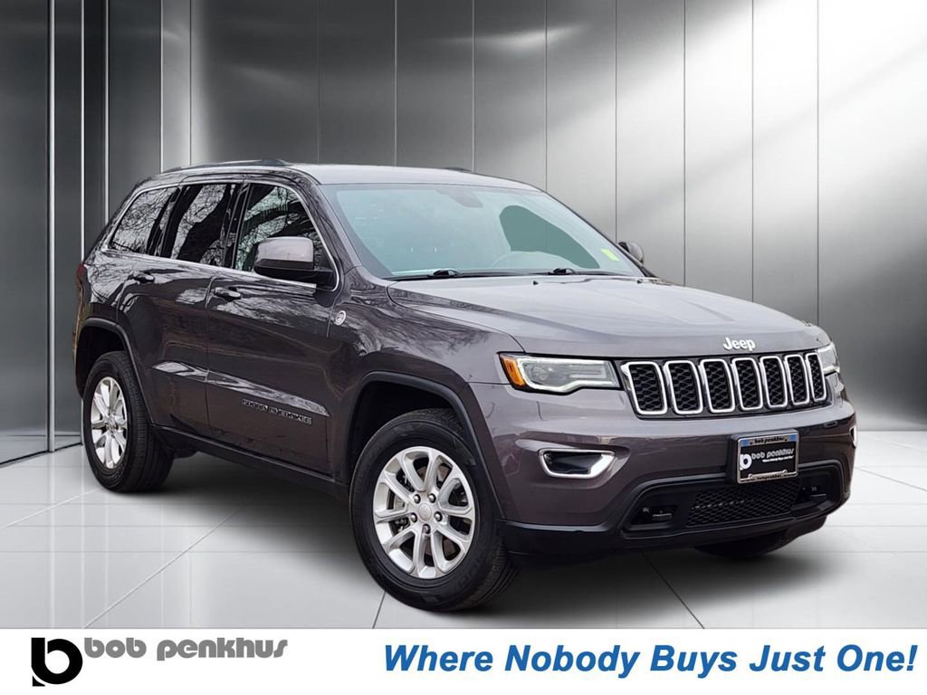 Used 2021 Jeep Grand Cherokee Laredo image 1