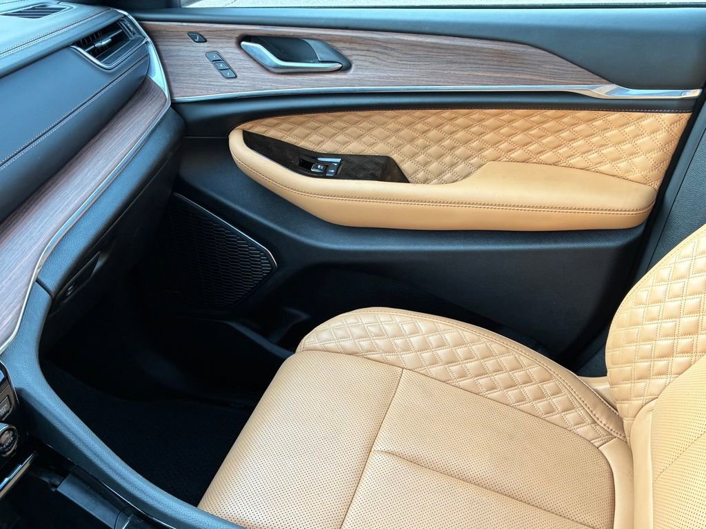 Used 2024 Jeep Grand Cherokee Summit w/ High Altitude Package image 26