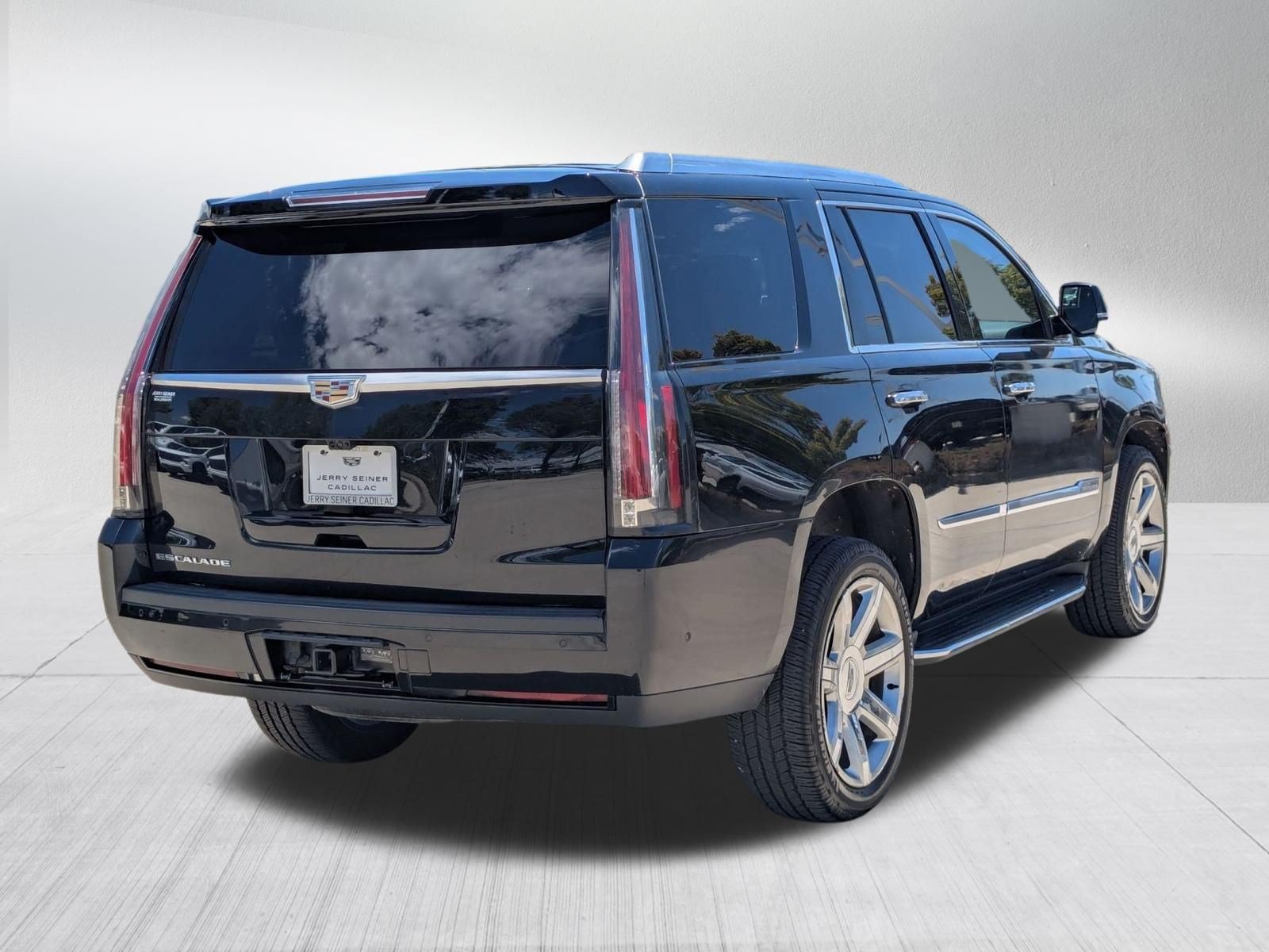 Used 2019 Cadillac Escalade Luxury AWD/4WD image 5