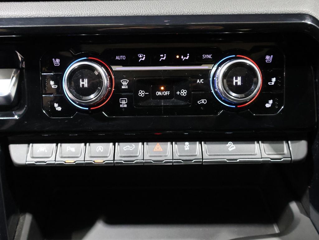 Used 2024 GMC Sierra 1500 AT4 w/ Technology Package image 33