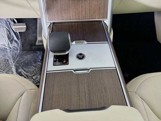 New 2026 Land Rover Range Rover Long Wheelbase SE AWD/4WD image 17