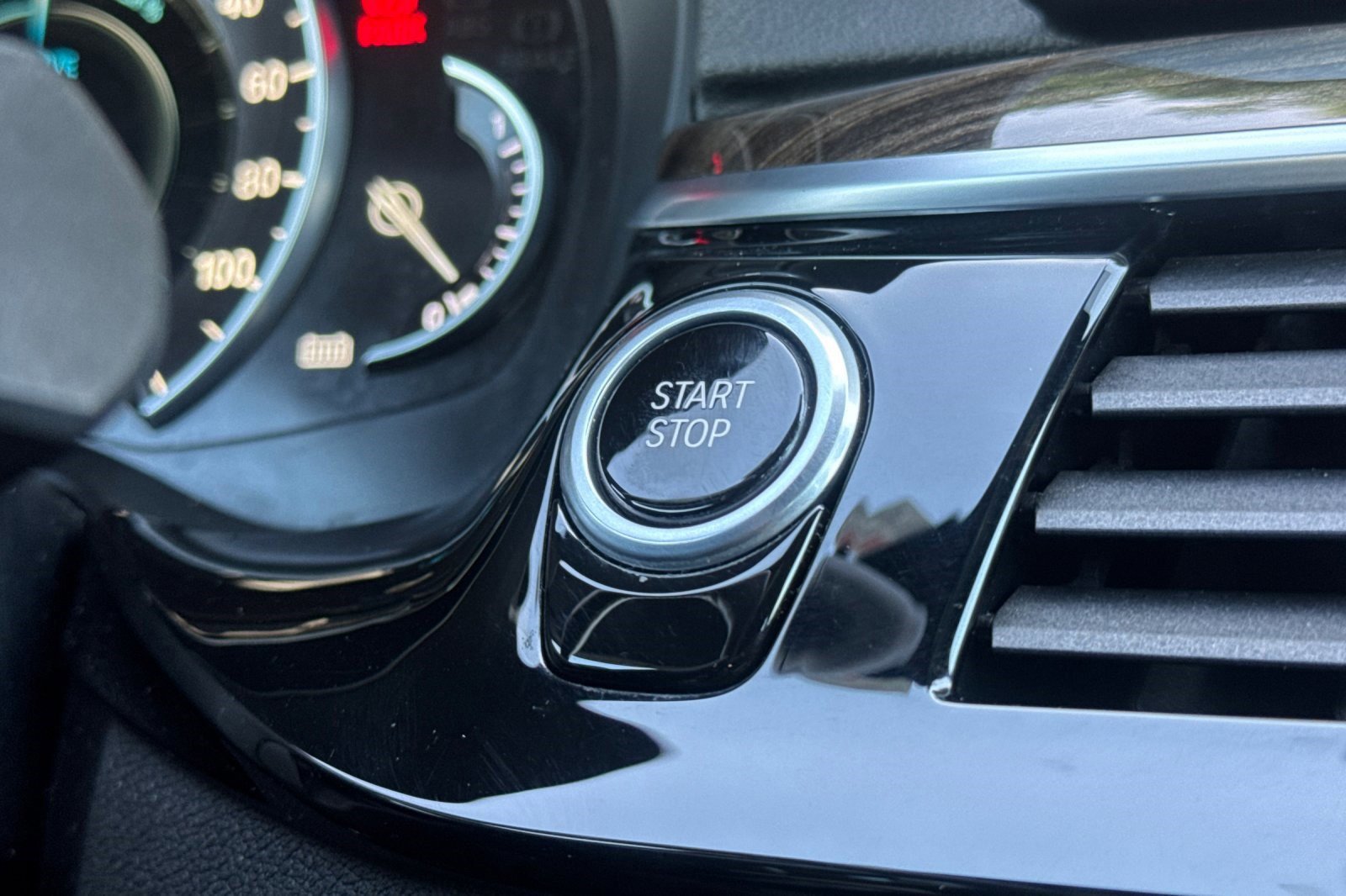 Used 2019 BMW 530e RWD image 34