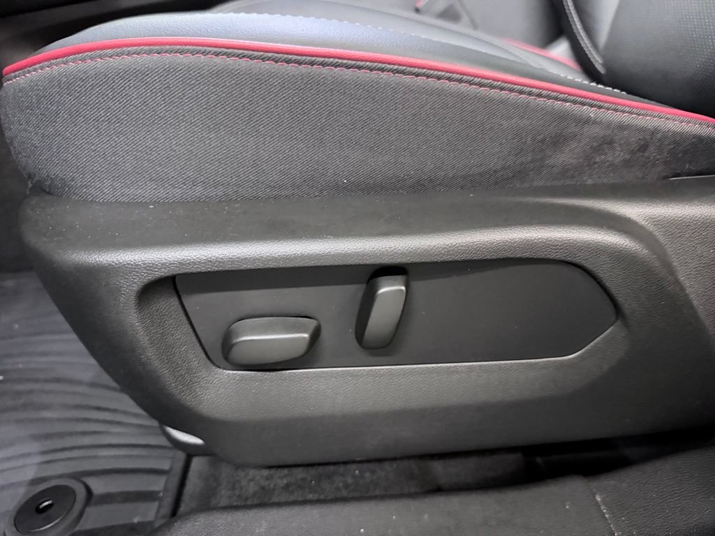 Used 2023 Buick Envision Essence w/ Sport Touring Package AWD/4WD image 11