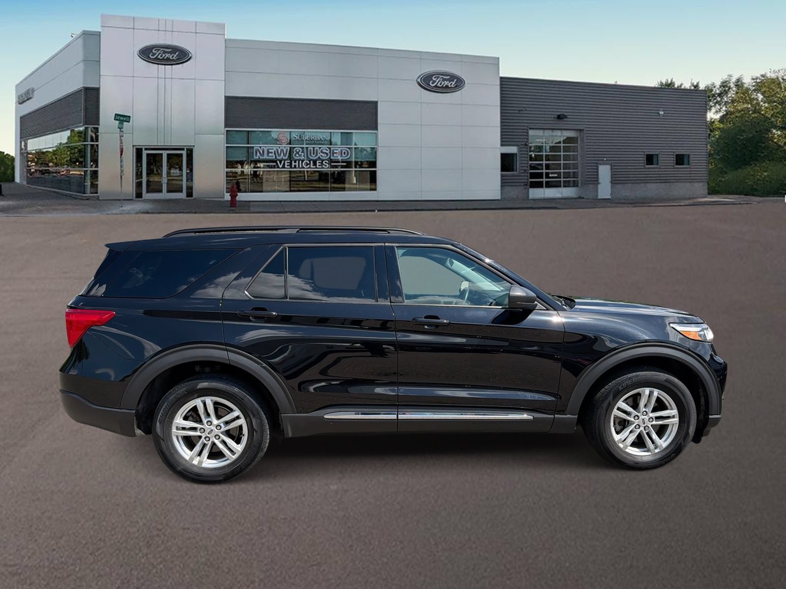 Used 2023 Ford Explorer XLT AWD/4WD image 10
