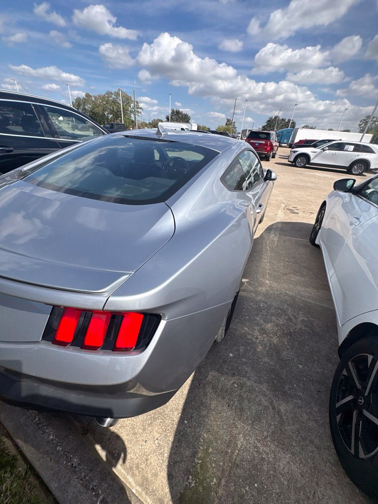 Used 2025 Ford Mustang Premium RWD image 4