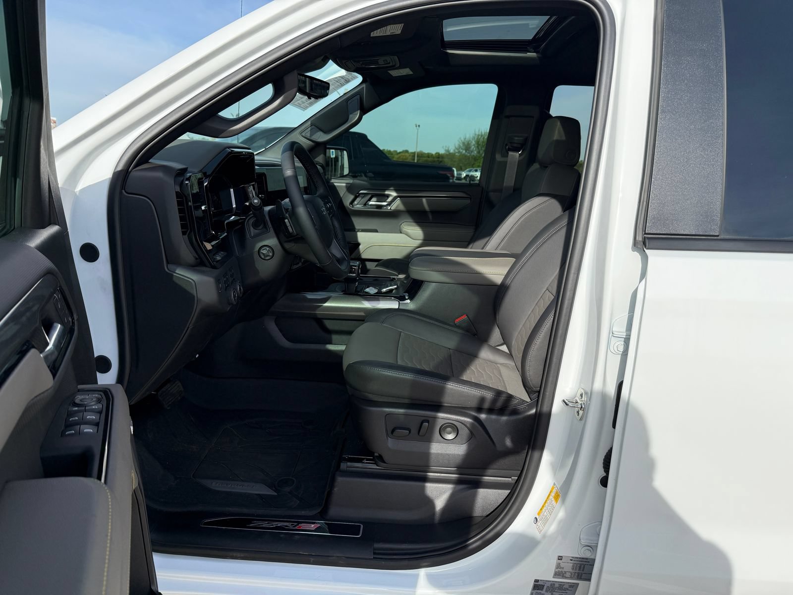 Used 2025 Chevrolet Silverado 1500 ZR2 w/ Technology Package AWD/4WD image 11
