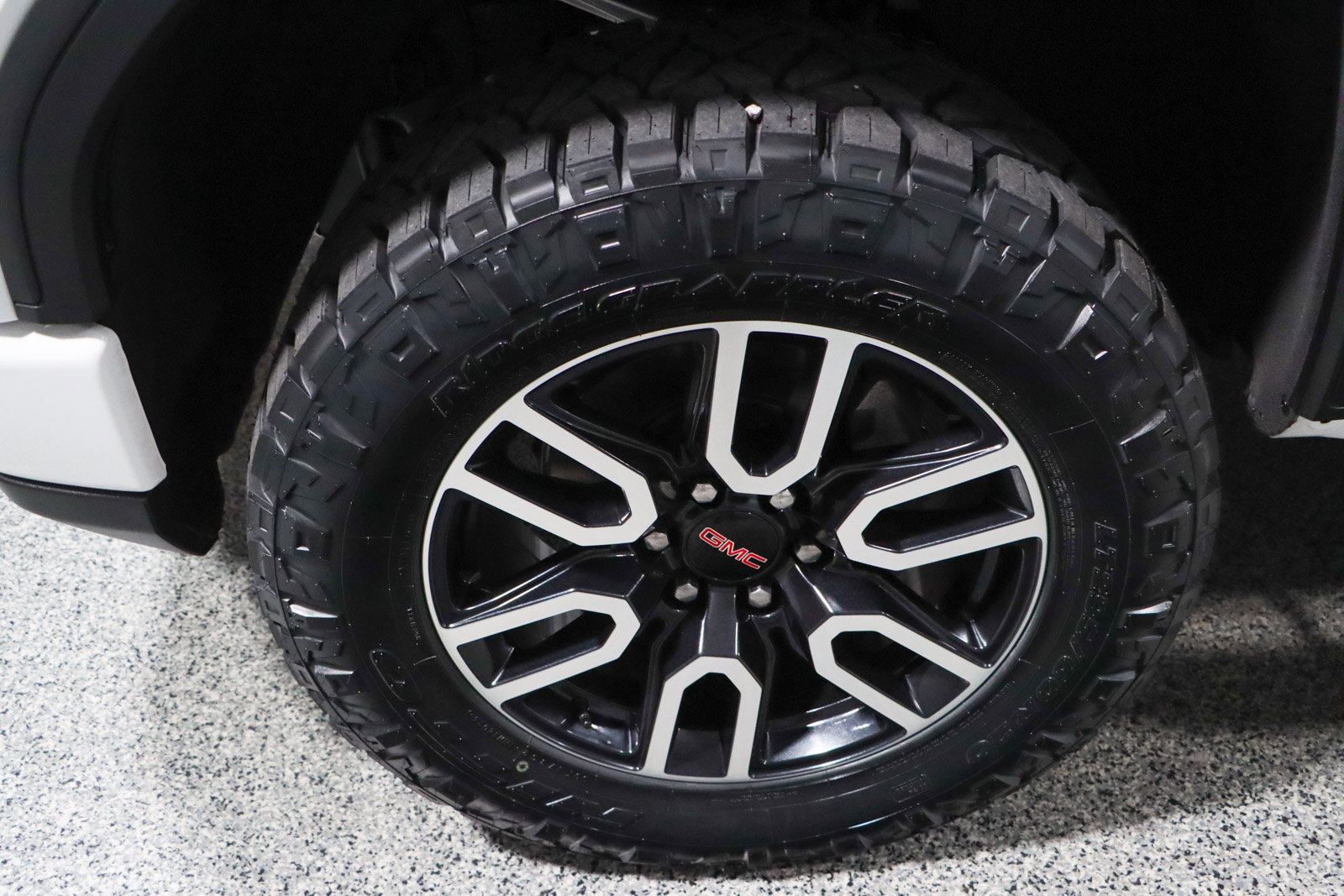 Used 2022 GMC Sierra 1500 AT4 w/ AT4 Preferred Package AWD/4WD image 12