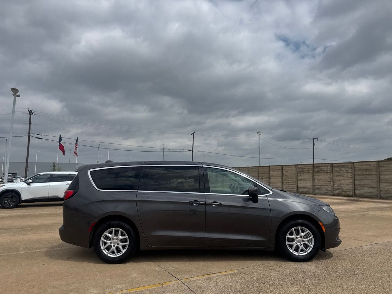 Used 2017 Chrysler Pacifica Touring FWD image 23