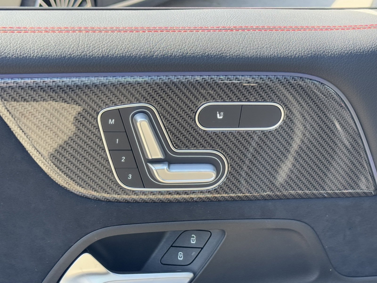 New 2025 Mercedes-Benz GLB 35 AMG 4MATIC image 19