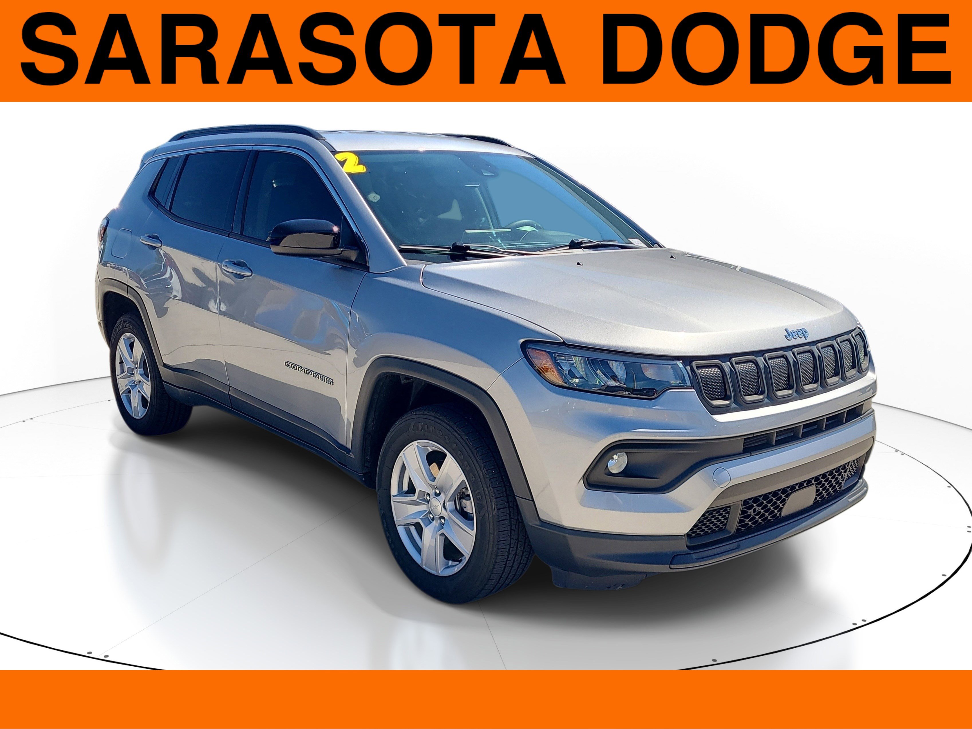 Used 2022 Jeep Compass Latitude image 1