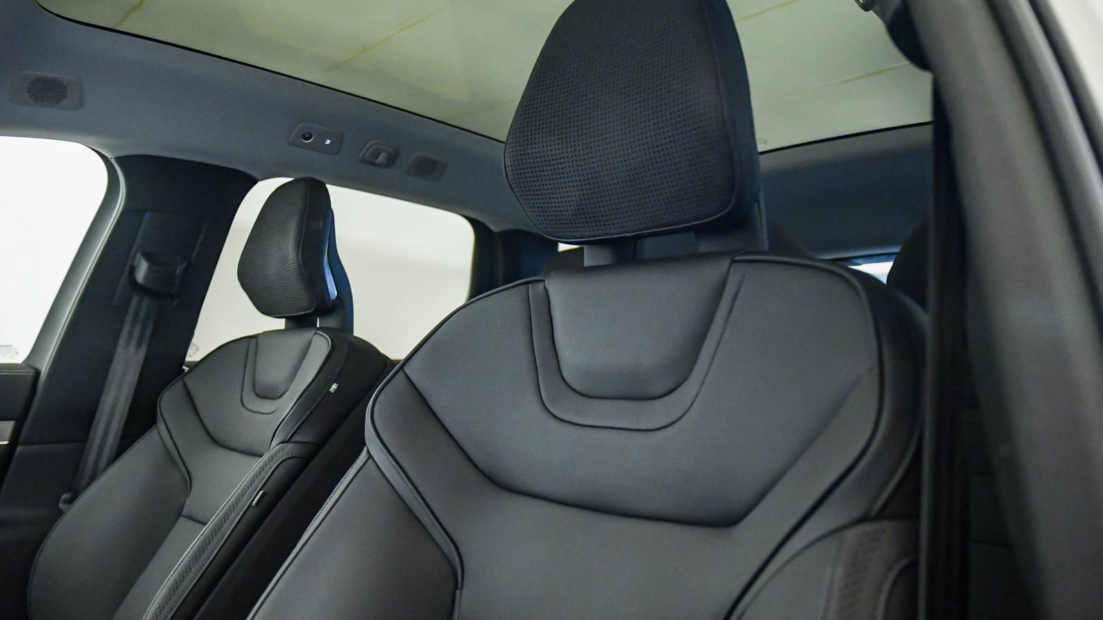 Certified 2025 Volvo EX90 Ultra AWD/4WD image 18