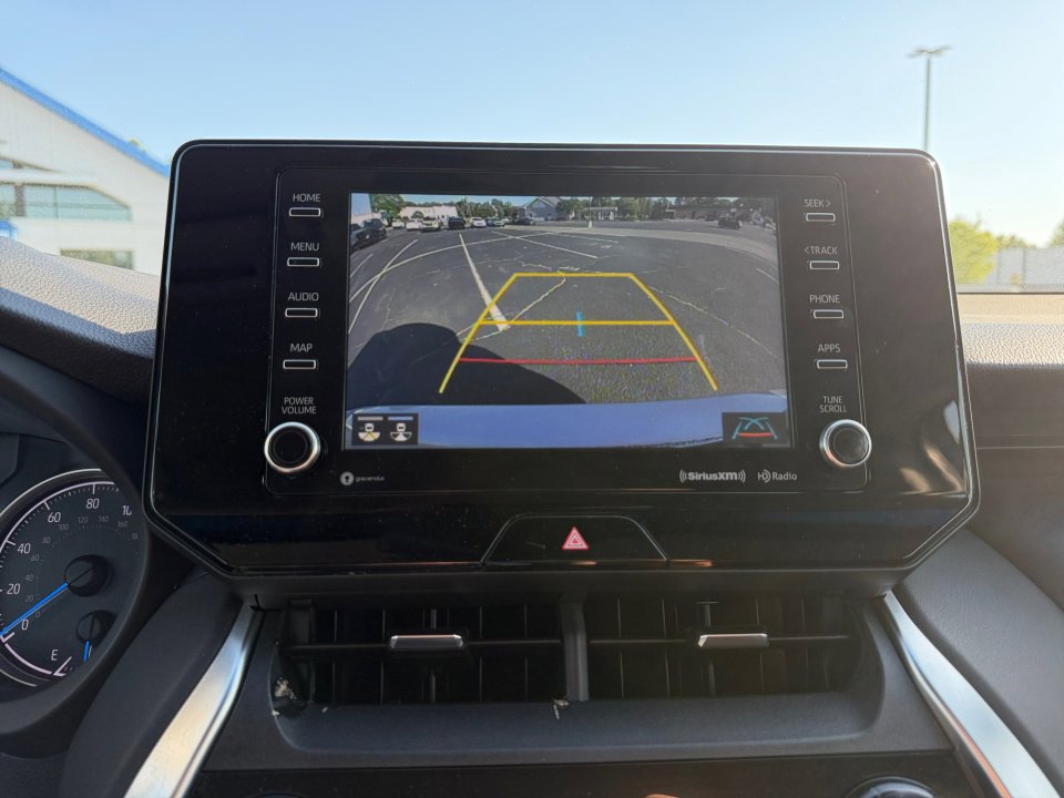 Used 2022 Toyota Venza LE image 23