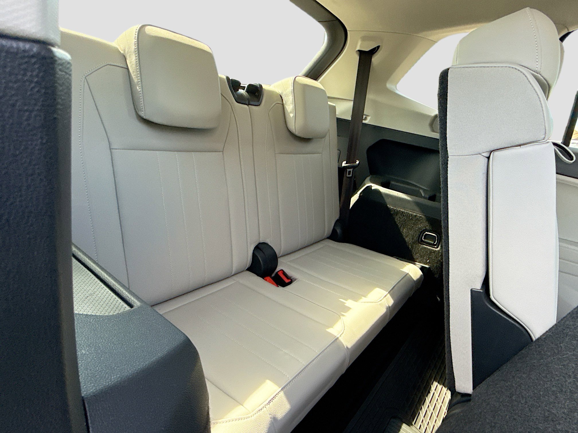 Used 2022 Volkswagen Tiguan SE image 21