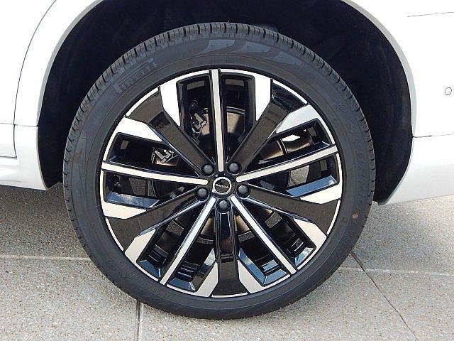 Certified 2025 Volvo XC90 T8 Plus w/ Protection Package Premier image 12