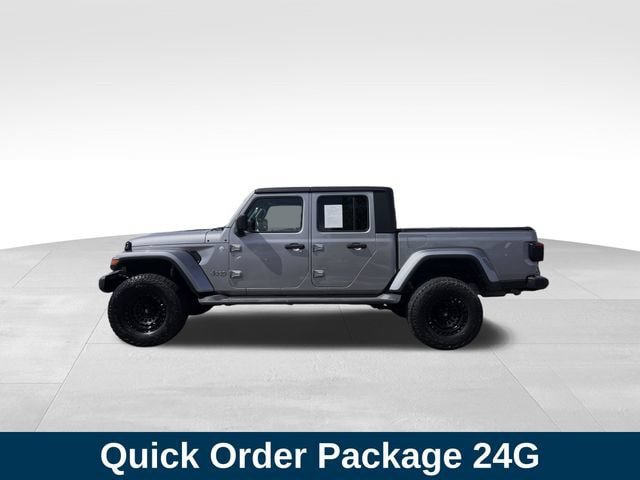 Used 2020 Jeep Gladiator Overland AWD/4WD image 2