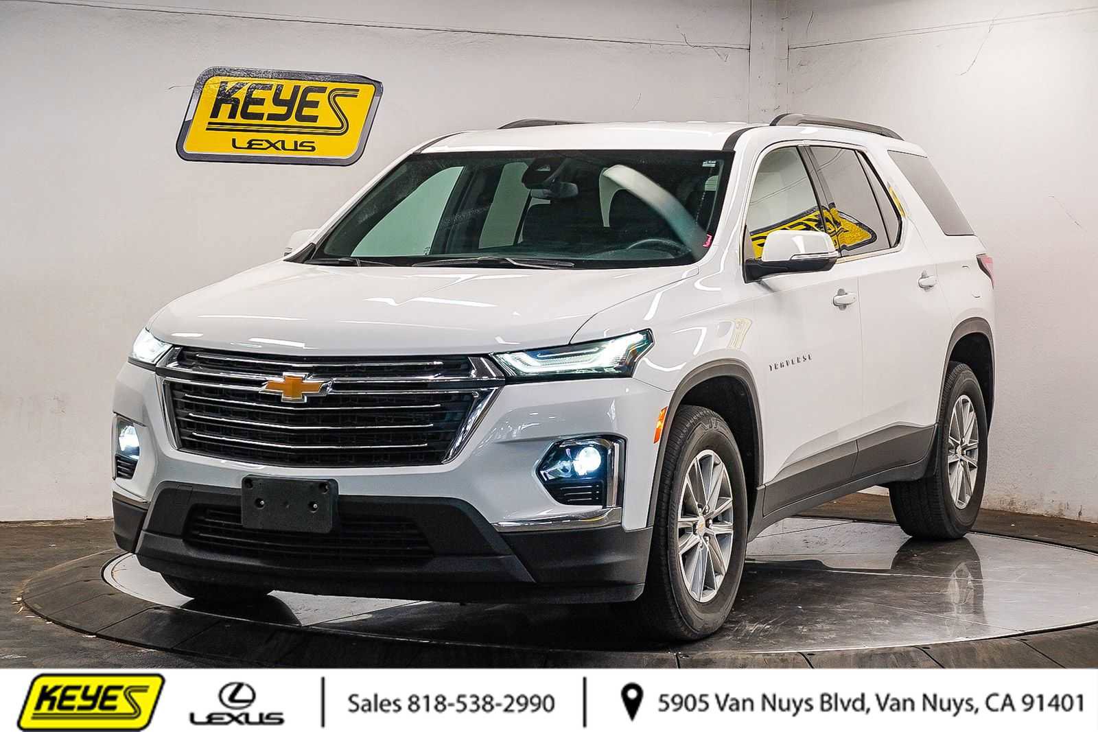 Used 2023 Chevrolet Traverse LT image 1