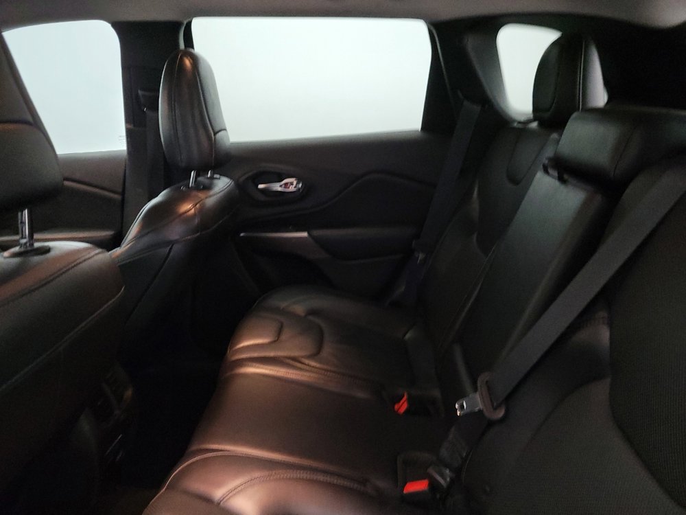 Used 2019 Jeep Cherokee Limited AWD/4WD image 18