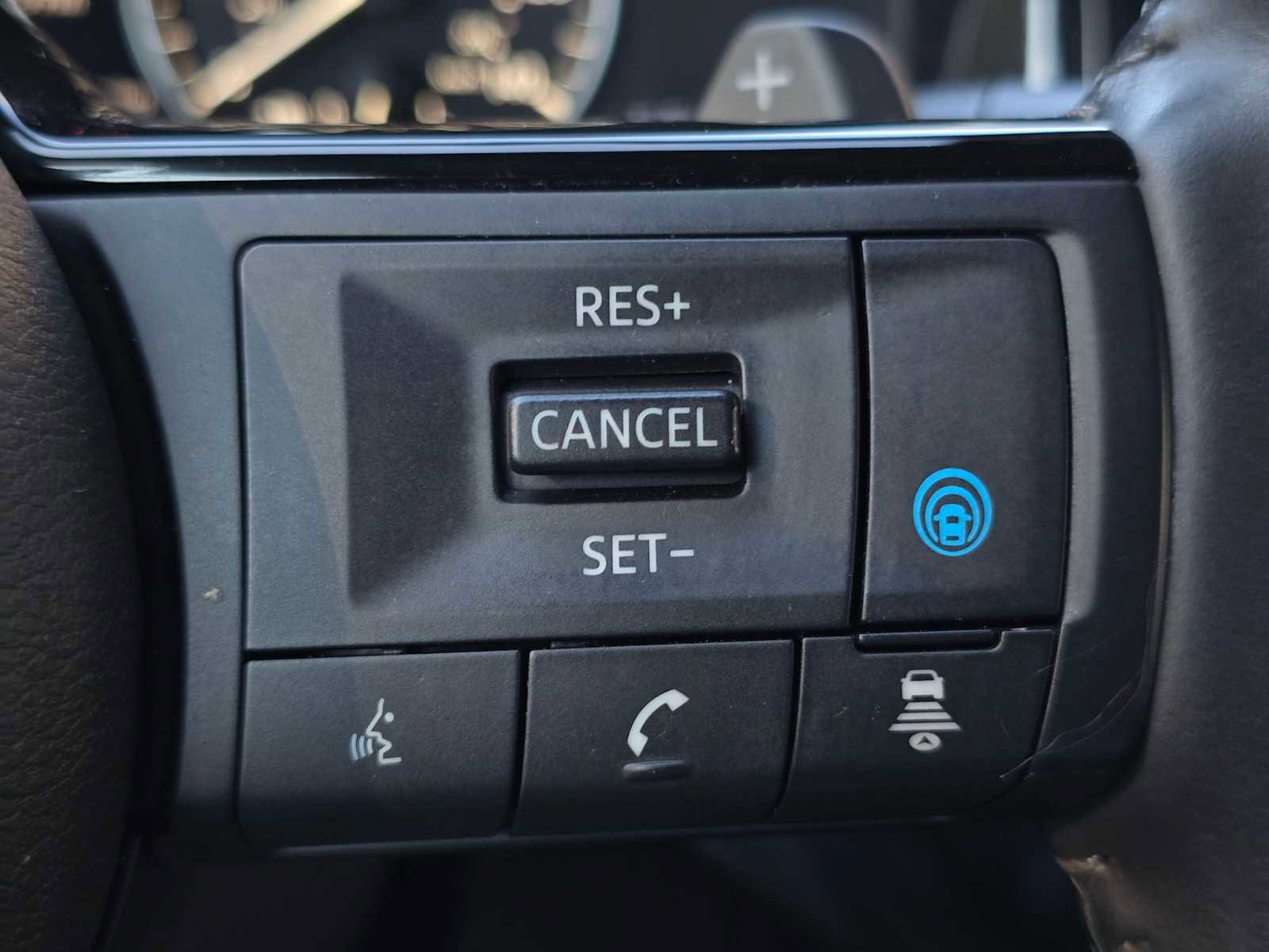 Used 2024 Nissan Pathfinder SL w/ Black Appearance Package image 32