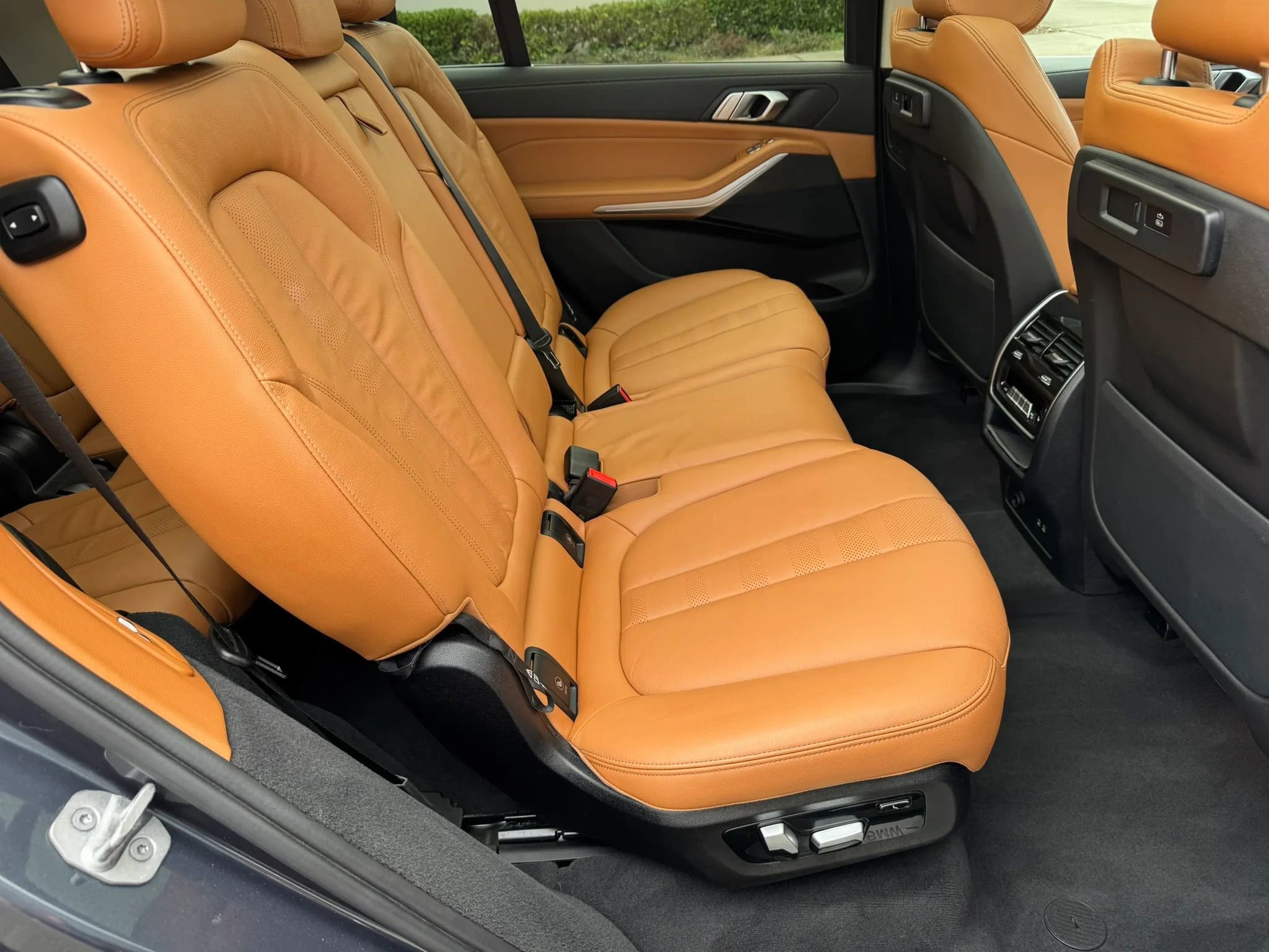 Used 2022 BMW X7 xDrive40i w/ Premium Package image 28