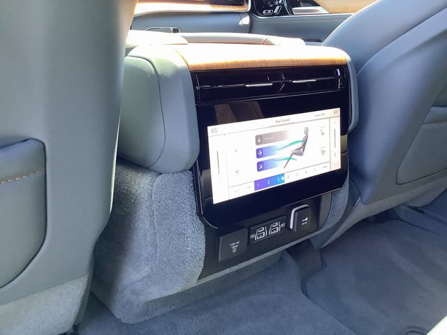 Used 2024 Jeep Grand Wagoneer Series III w/ Flexible Seating Group image 28