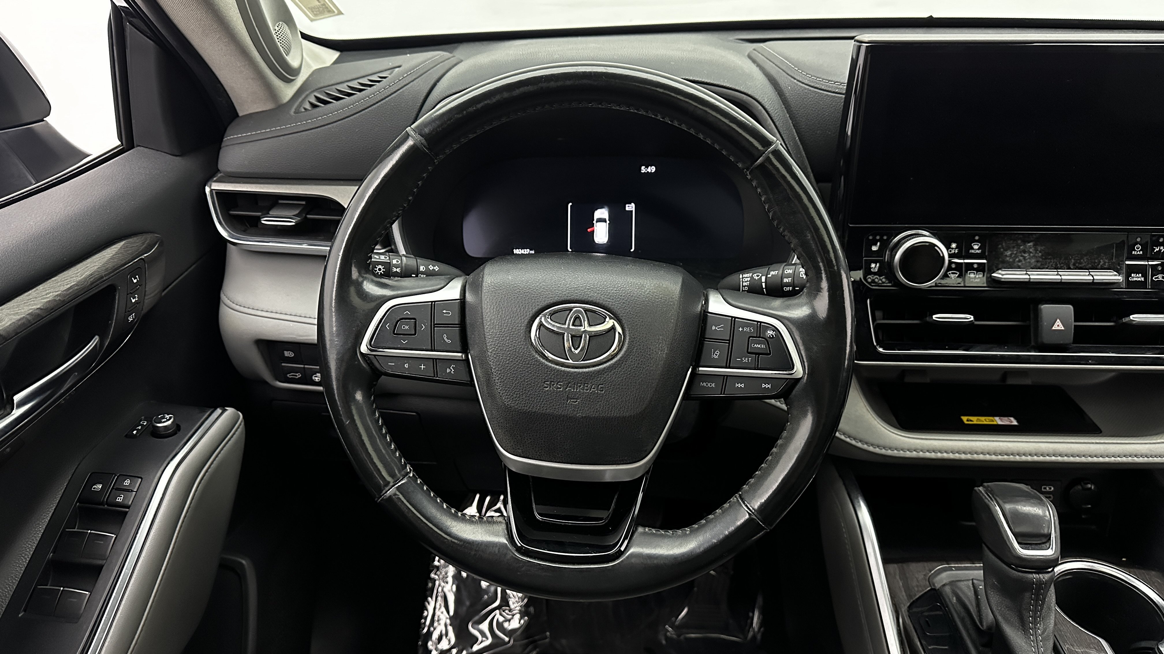 Used 2023 Toyota Highlander Limited FWD image 28
