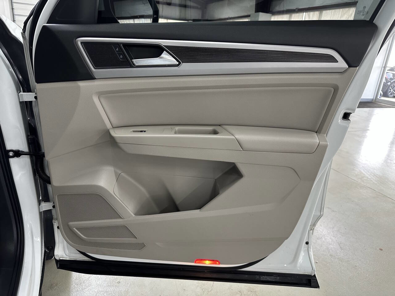 Used 2019 Volkswagen Atlas SEL R-Line image 18